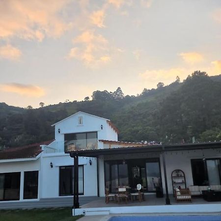 فيلا Chalet Santa Teresita Amatitlán المظهر الخارجي الصورة